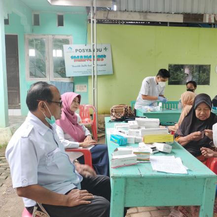 Pemeriksaan Kesehatan Melalui Posbindu Lansia Di Bawahan Seberang